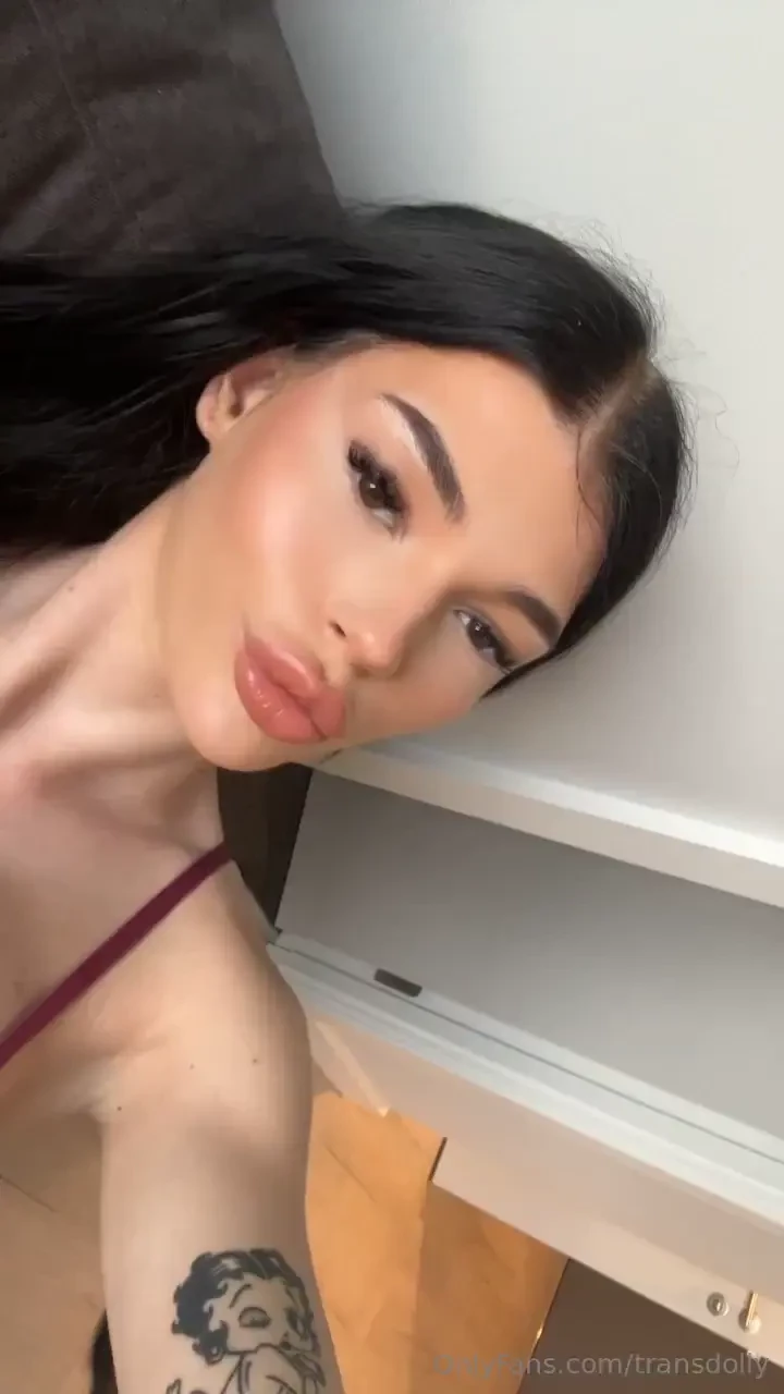 Guys be honest do you think u can tell i have a cock 