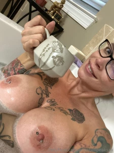 Cold winter days call for a nice warm bath gooooooooood morning