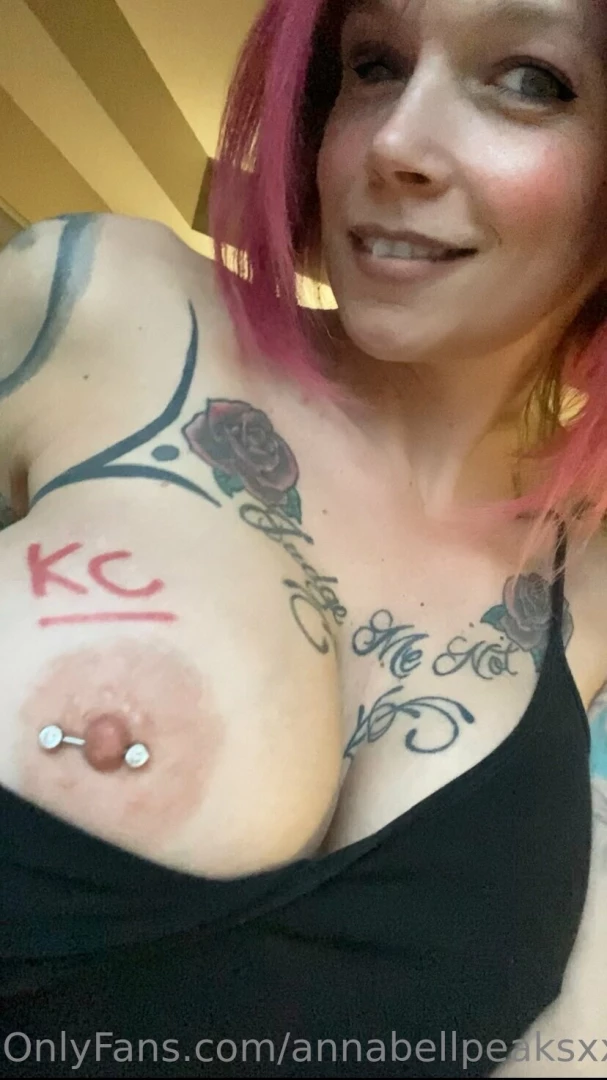 Happy superbowl weekend with boobies wanna know who i m rootin for you 