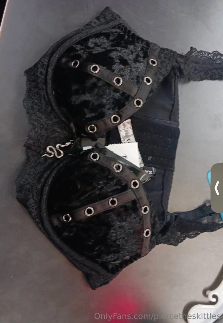 Want exclusive photos from me in this dm me each set will be onlyt for 