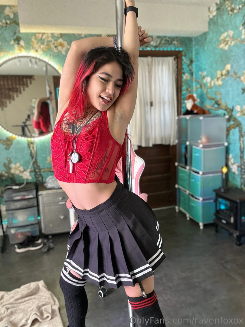 Santa i swear ive been good if u count bad decisions as good 