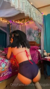 Hey have you ever wanted to see wonder woman twerk