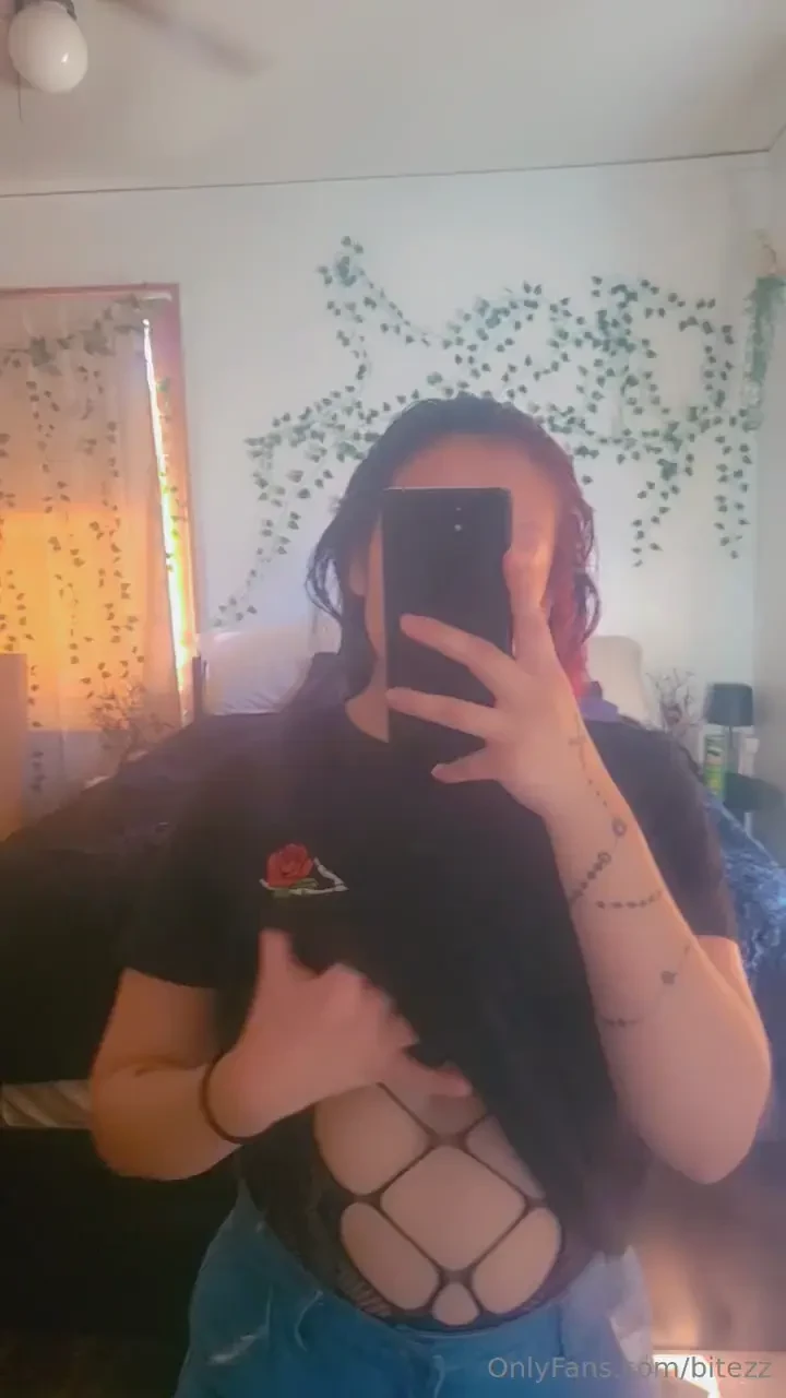 Just a lip tease 1 tip for a dick rate slide that dick pic in my inbox part 1 