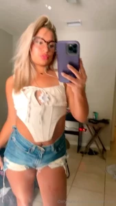 No rizz just seductive eyes a pretty face and multiple