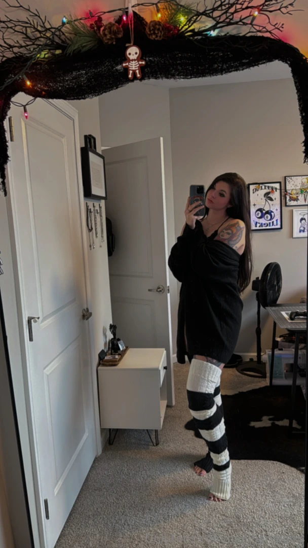 Say yes to leg warmers 