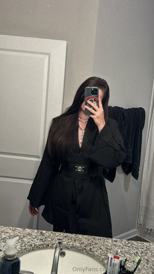 This was my first try of my sith baddie cosplay honestly feeling the part 1 