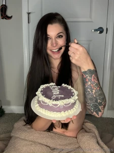 Took a cake decorating class but the real masterpiece is in your dms