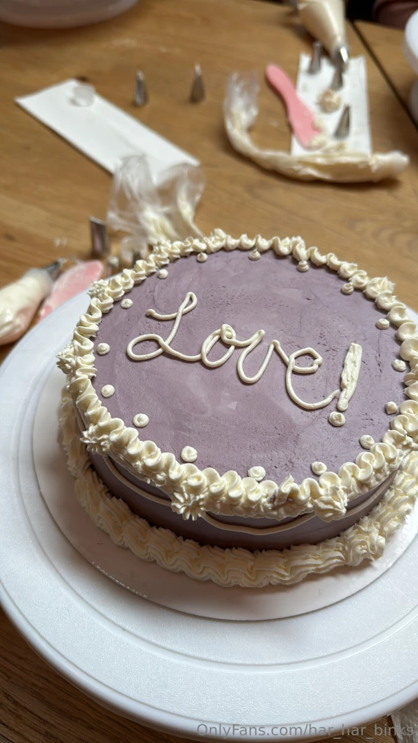 Took a cake decorating class but the real masterpiece is in your dms part 1 