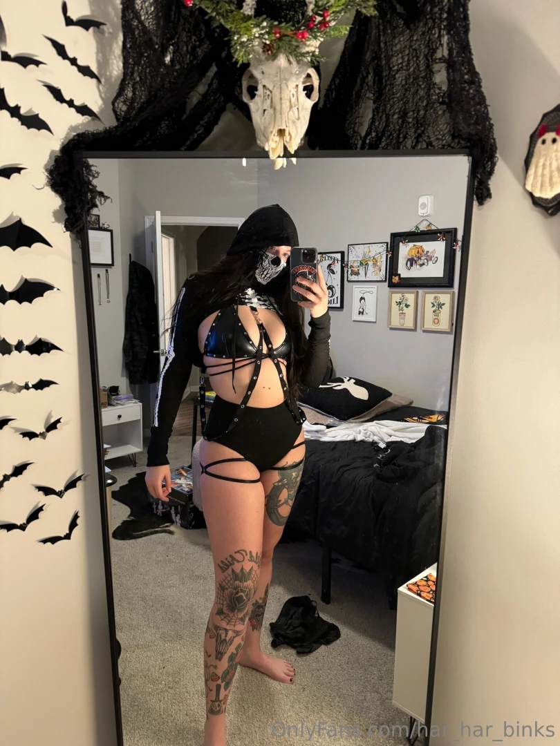 Just messing around with my cosplay stash giving major rave vibes 