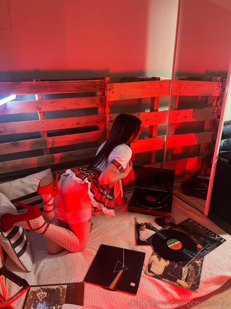 Wanna listen to music and do naughty things with me 