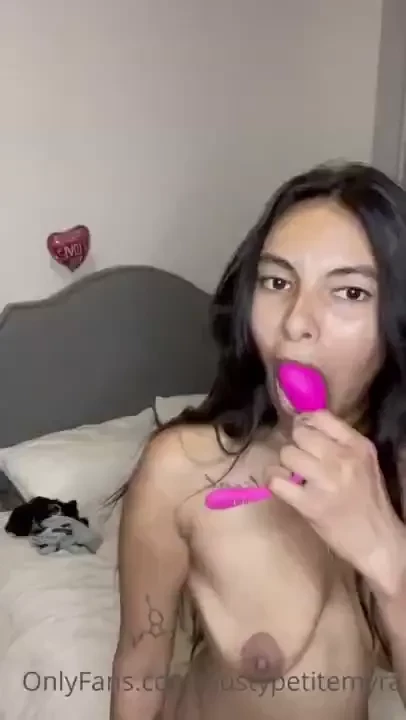 Eeeeek being controlled by my lovesense vibrator is so fun i m getting 