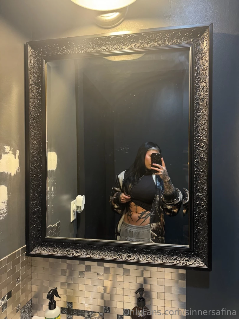 Late night mirror pic just cause it s my birthdayyyy spoil me part 1 