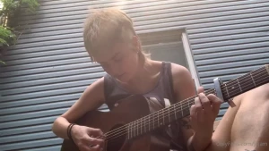 F for fingers so here is me playing a more slow jolene by our lord and