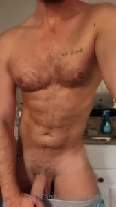 I feel like the kitchen just makes me so fuckin horny wanna come eat