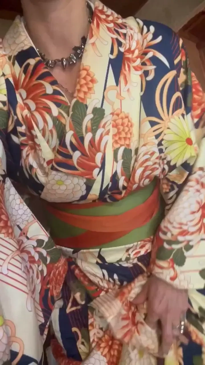 I snuck outta the japanese tea ceremony to show you what s under my 