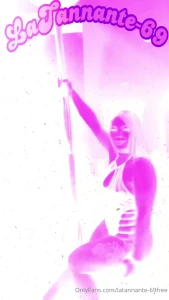 D couvrez latannante-69 sous un tout nouvel angle le pole dancing est