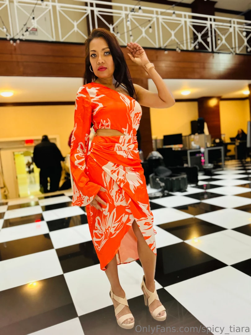 Walk fashion for the tv show do you like this color on me should i put 