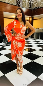 Walk fashion for the tv show do you like this color on me should i put part 2