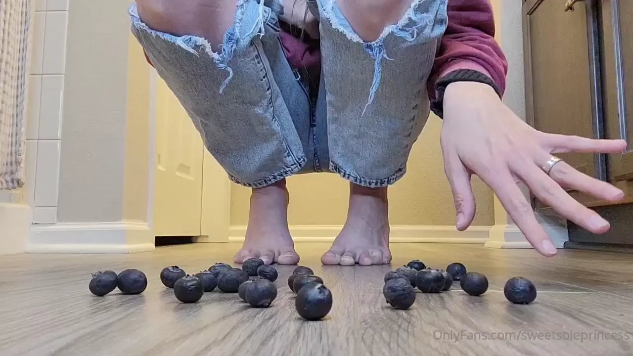 You don t stand a chance against my giantess soles tiny i m the queen 