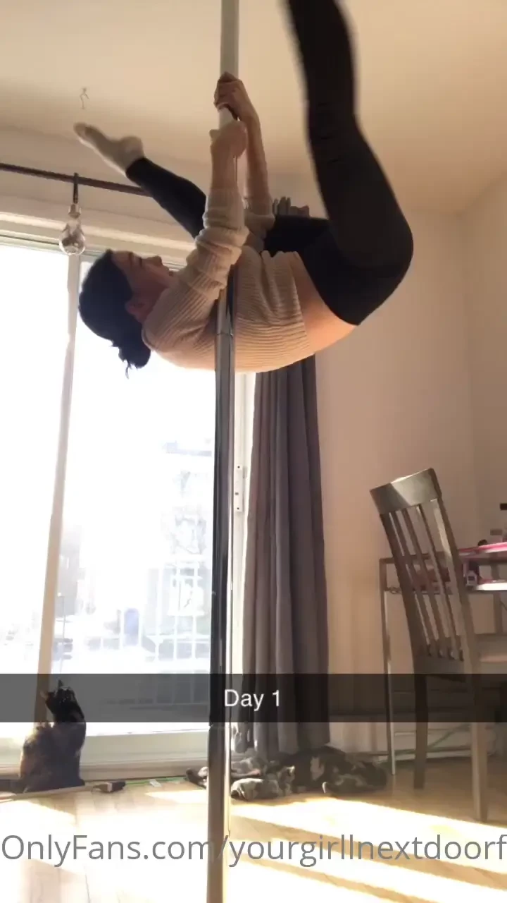 Si tu veux voir sans v tements tu sais ou allez yourgirllnextdoor 