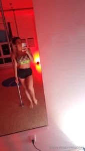 Je suis des cours de p le fitness j ai trop h te de danser pour toi