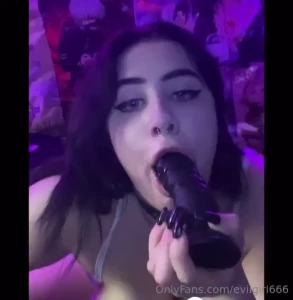Love sucking this dildo it felt so good down my throat