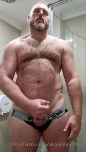 Stroking and flexing in the gym half way through a workout couldn t