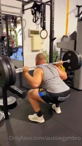 Back on my squats at last a knee injury got me scared of squats and i