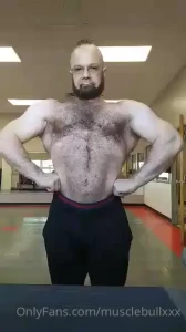 Hold on to musclebull s lats