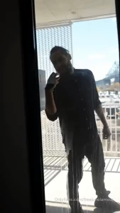 Je sais que tu veux voir la suite o je le suce il me baise je le suce