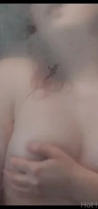 Qui veut venir avec moi dans la douche commente avec des emoji ce qu