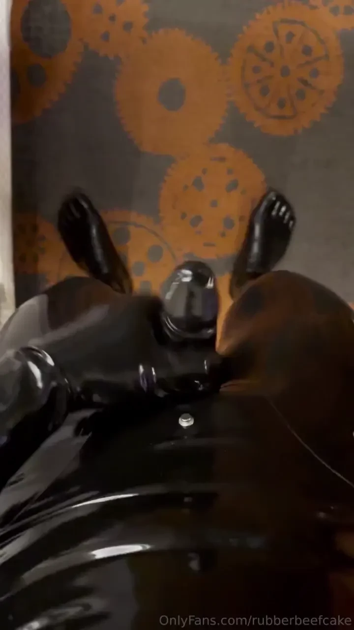 Rubber head to toes mixed the cum with lube and sweat 