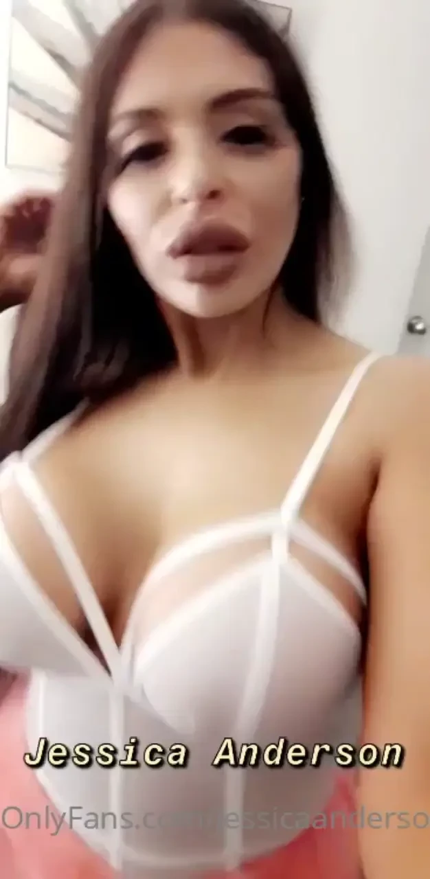 Im live now lovers just working this whole thing out properly xxx 