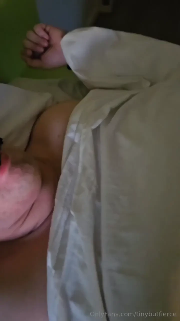 U390518600 skal kose seg i senga ved siden av meg i natt 