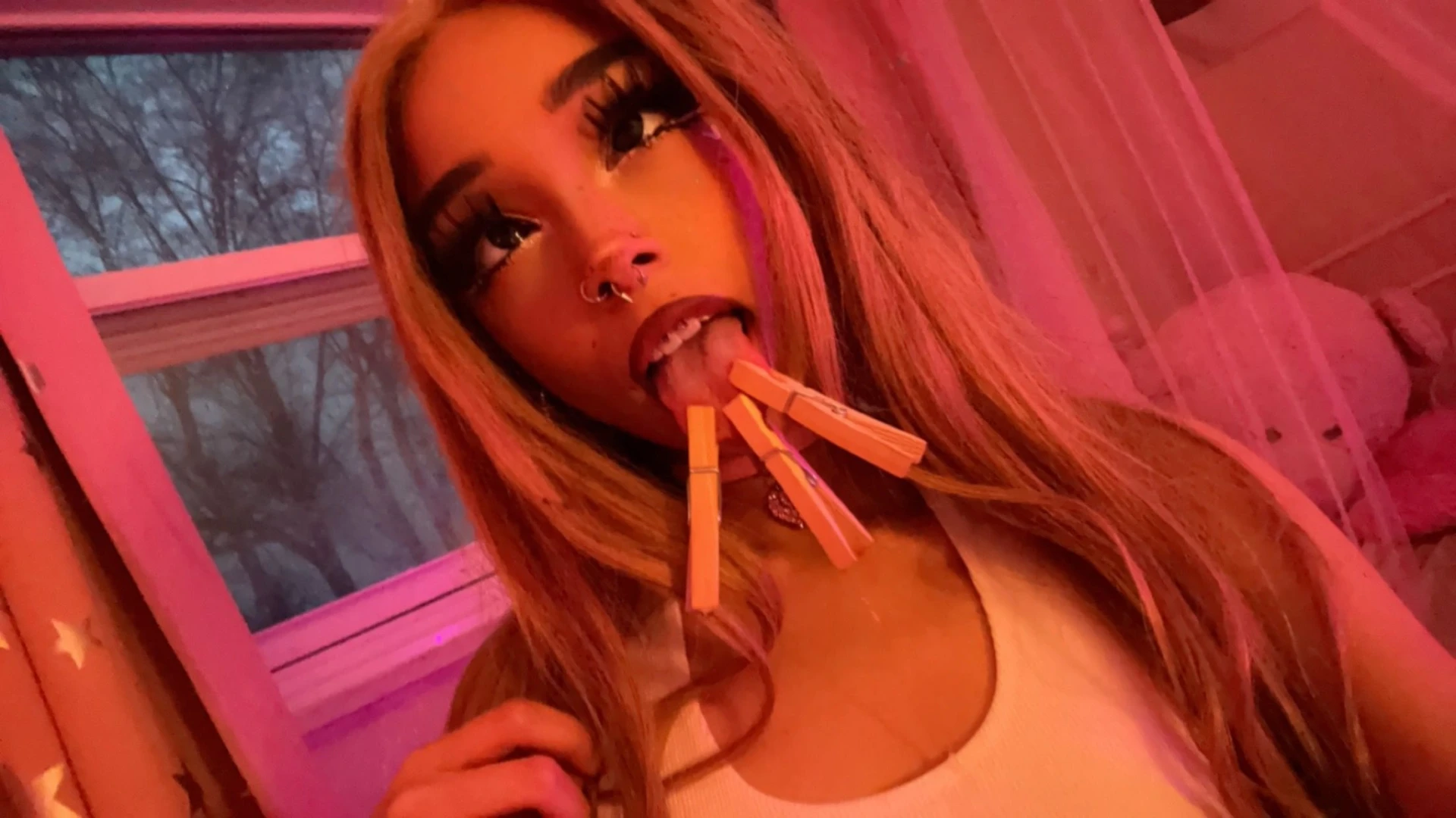 Little pain slut 18 teen sexy egirl mouth tongue 