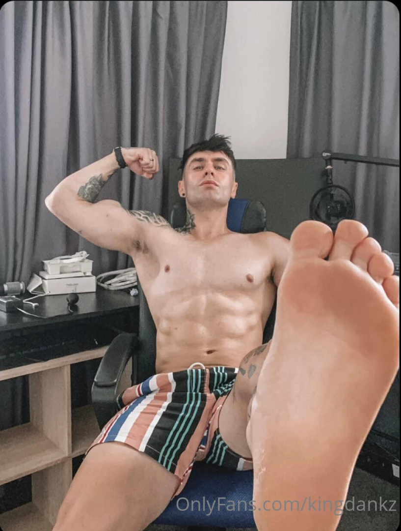 Who loves a bit of feet 