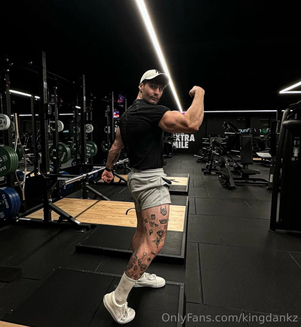 My cock is hard asf right now 