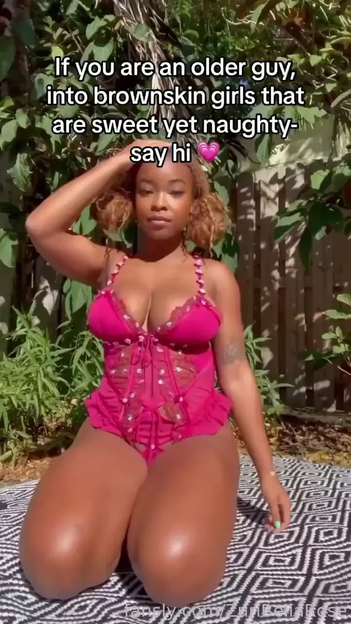 Fyp ebony backyard bigboobs bodysuit locs blackgirls curves exotic 