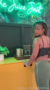 Fyp ebony sexy bigboobs booty locs blackgirls petite exotic