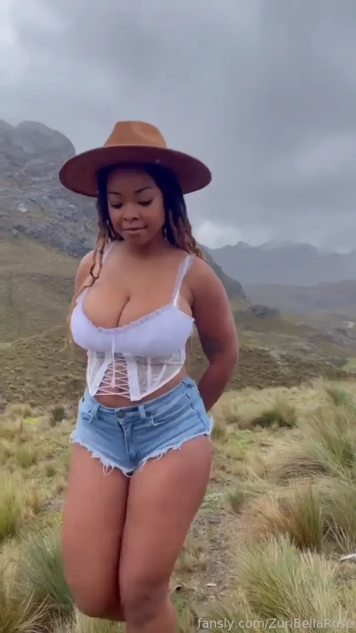 Fyp ebony bootyshorts bigboobs ass locs blackgirls nature exotic 