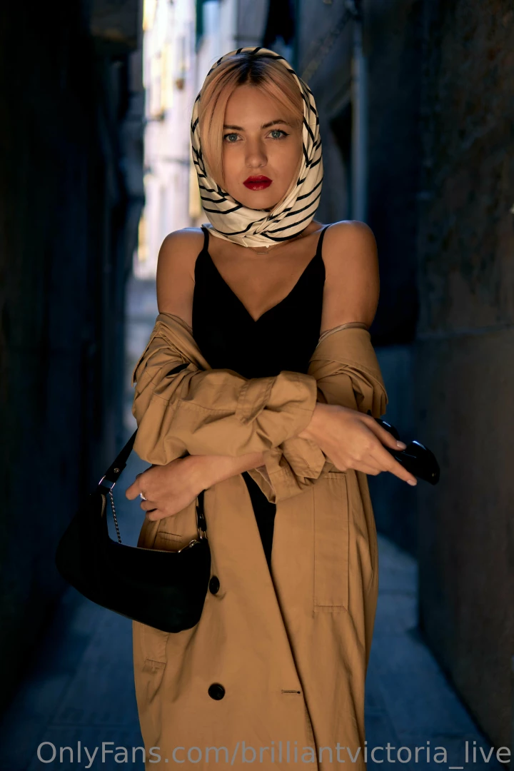 I like to walk all night through the streets of the city let s go part 1 