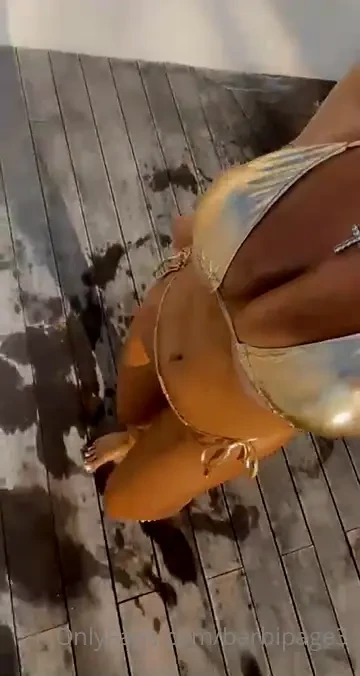 I m waiting guys and i m dripping 