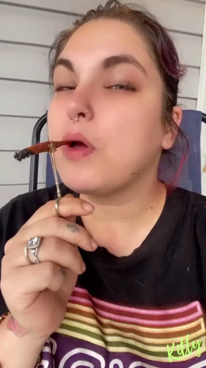 I feel fancy with my holder hehe 