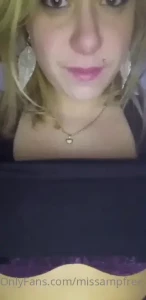Follow me on missampxxx t aimerais que je te regarde comme ca tu viens