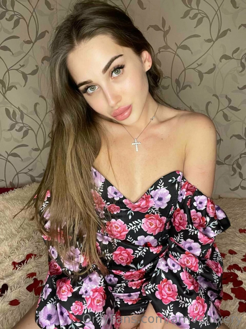 After a busy day i like to relax well and satisfy my insatiable pussy 