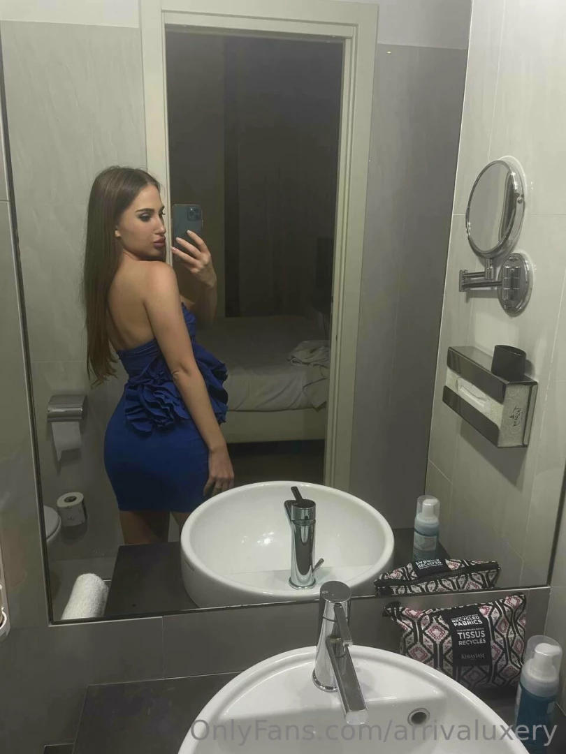 I would like to have sex right in this room i love unexpected sex with 