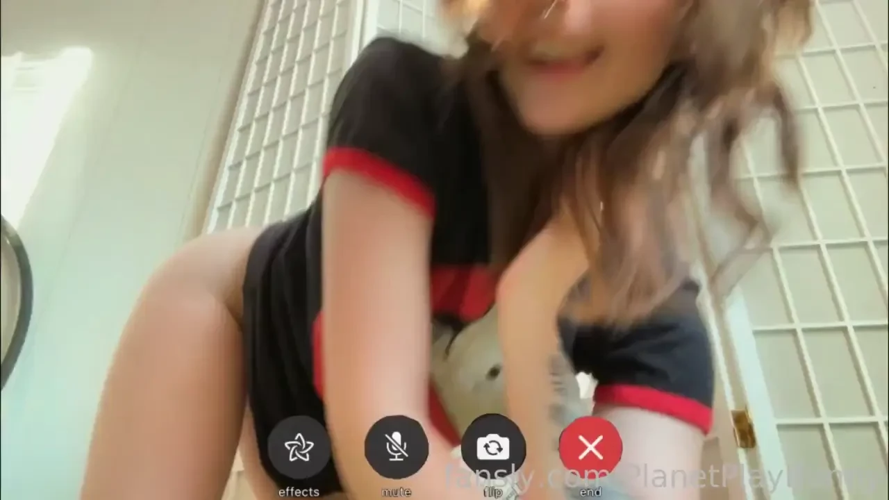 Pov i facetime you and you pick up 