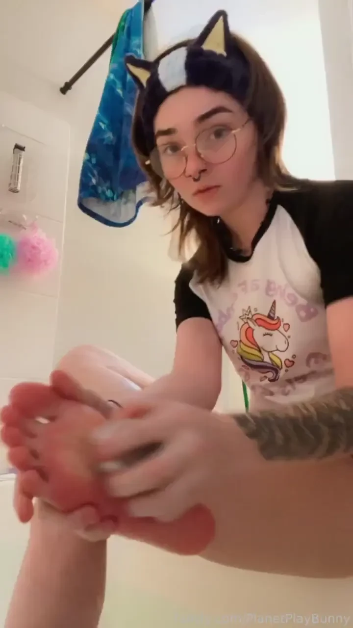 Got a request to post a video of me doing my feet i have a hard time part 1 