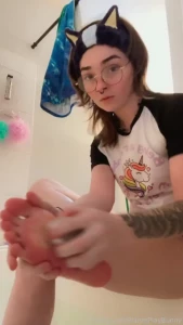 Got a request to post a video of me doing my feet i have a hard time part 1
