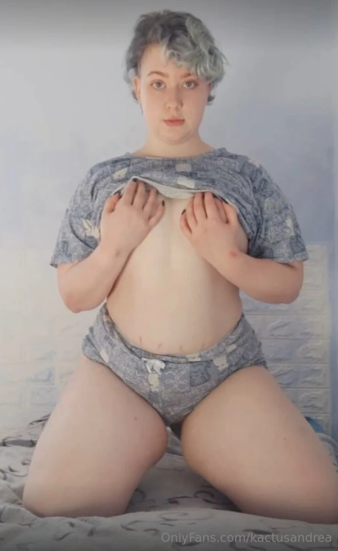 Queen_charly hot chubby girl queen_charly a lot pleasure for you honey 